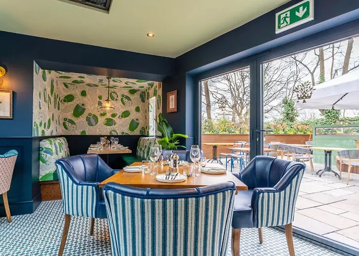 Top Village Hotels Near London's City Charm