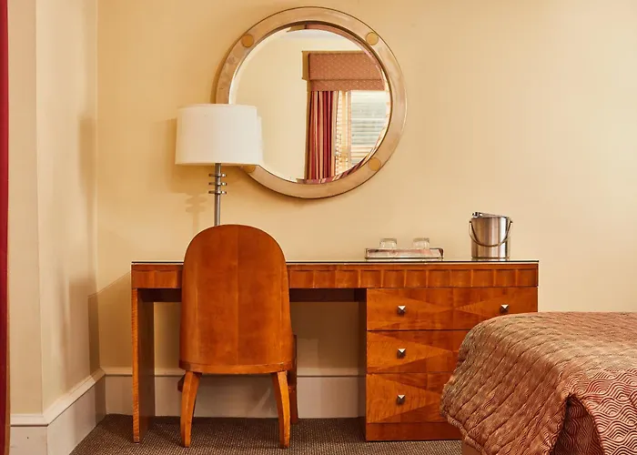 Best Hotels Near The Met Philadelphia