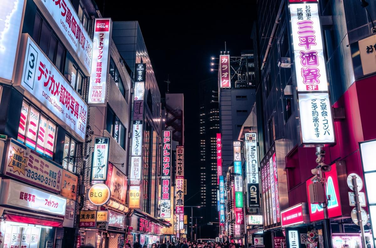 shinjuku tokyo neon notte segni 1